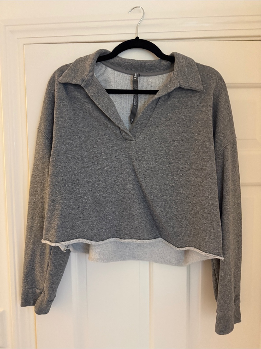 Vuori Cropped Gray Collared Pullover Sweatshirt